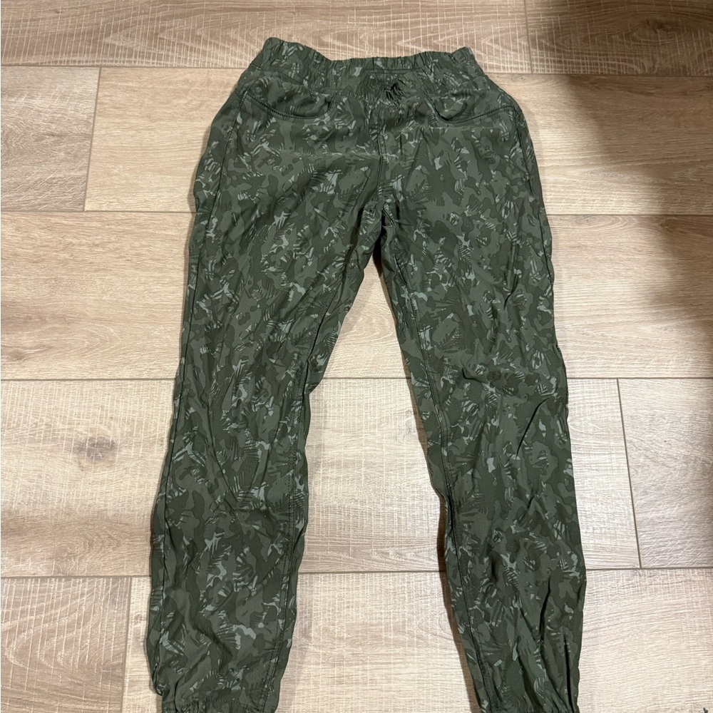 Prana women’s size 2 Camouflage Jogger Pants